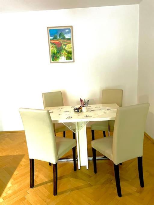 2,5 Izbovy Apartman V Ruzinove S Parkovanim Zdarma Bratislava Buitenkant foto